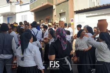 Unas 5.000 personas se remojan en la primera Traída del Agua tras la pandemia/Francisco Javier Santana y TA.